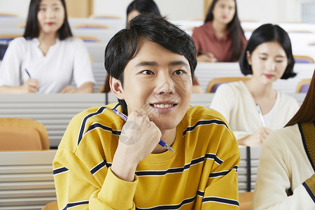 大学课堂上的同学们韩国人高清图片素材