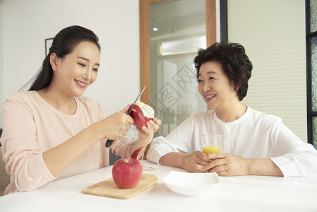 幸福厨房苹果妈妈女儿图片