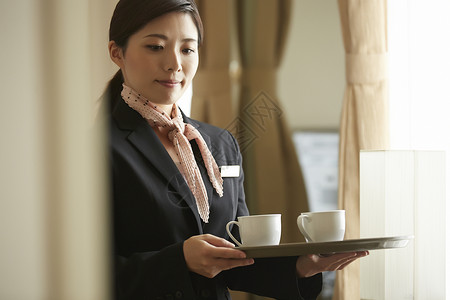 酒店男服务员女商人仆人套装在酒店工作的女背景