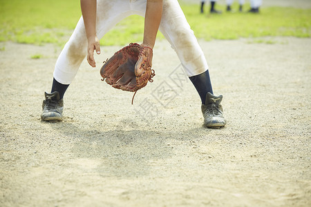 伸出小学生操场少年棒球练习比赛防守图片