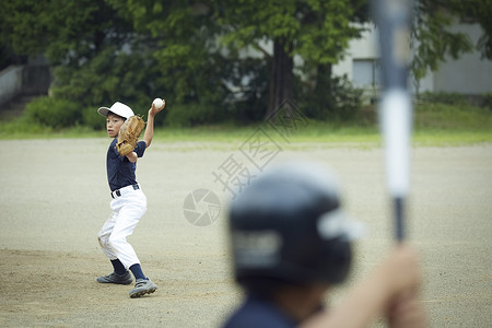 小学抵抗防守男孩棒球比赛投手图片