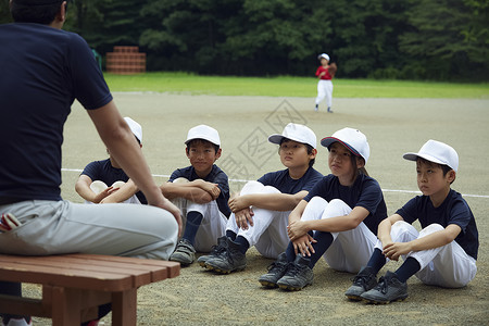 小姑娘棒球选手男子男孩棒球队会议高清图片