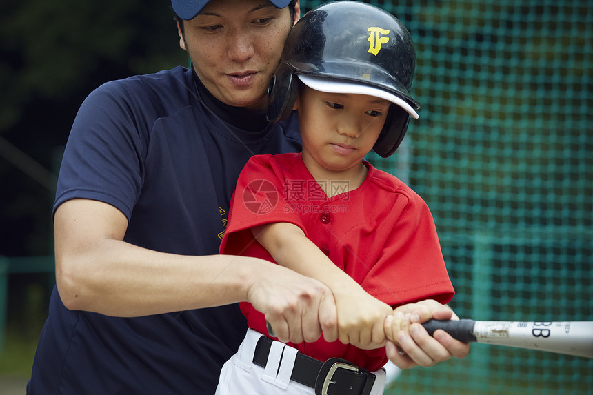 棒球教练教学小男孩棒球姿势图片