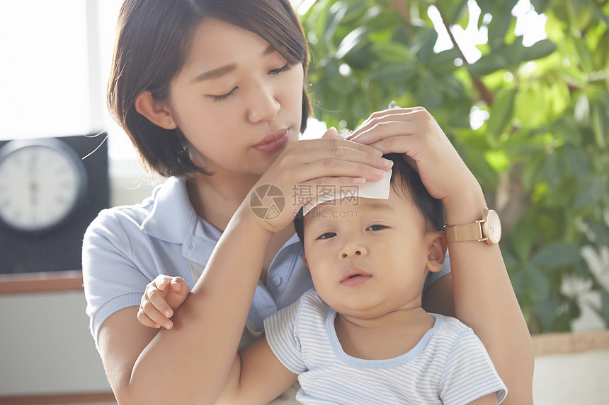 孩子的房间女人职业发烧的孩子和托儿所老师图片