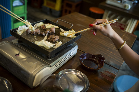 饭店饮食进餐韩国料理烤肉背景图片