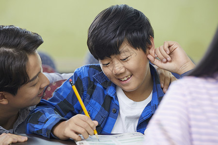 学校老师指导学生题目图片