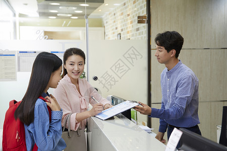 女生分庭律师职业的学校老师母亲学生咨询图片