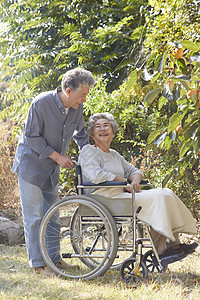 老年夫妻的幸福快乐生活微笑高清图片素材