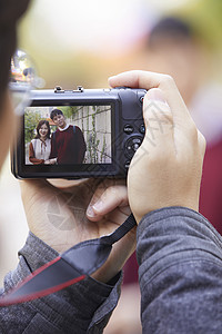 强烈的感情墙亚洲人约会情侣摄影图片