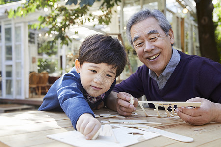 老人和孙子的快乐时光家庭高清图片素材