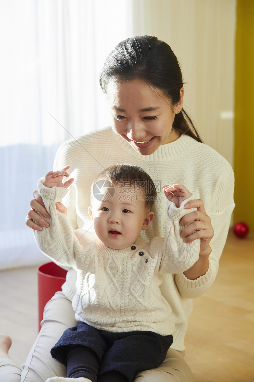 妈妈与小婴儿图片