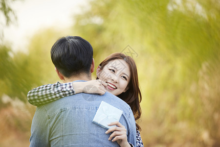 夫妇年轻女子新生代情人情侣约会微笑高清图片素材