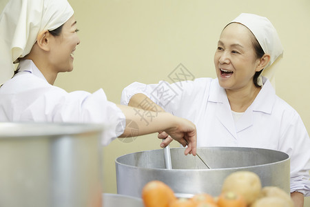 食堂厨师烹调午餐做饭高清图片