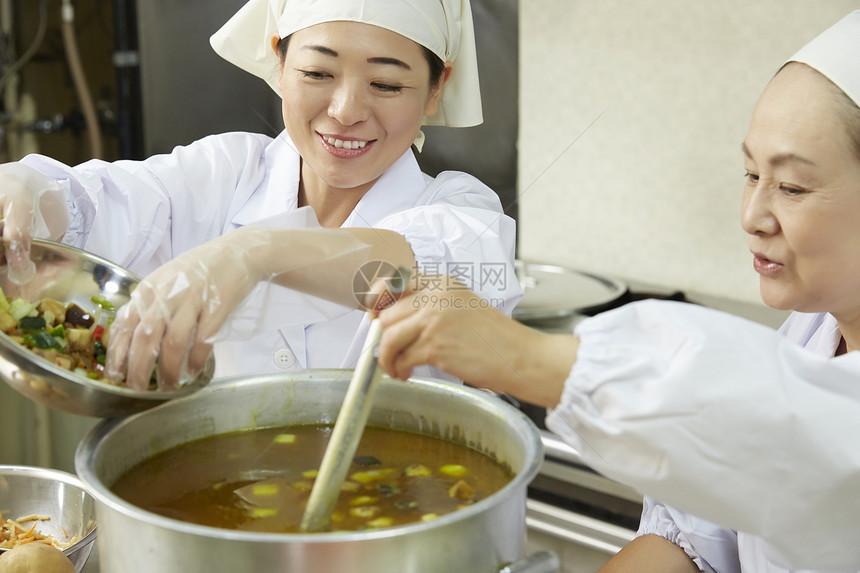 中年女性食堂做饭图片