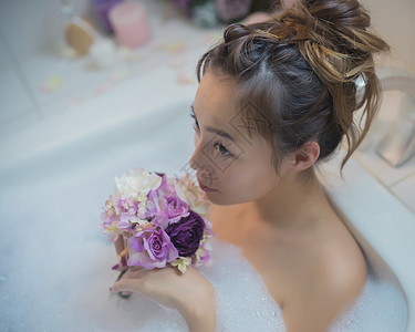 日本人泡沫人类女人享受洗澡时间图片