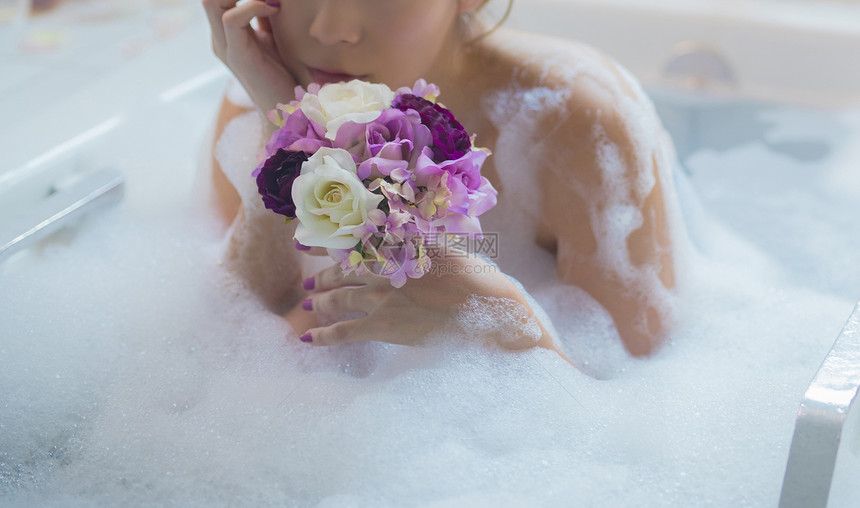 文稿空间入浴芳香疗法女人享受洗澡时间图片