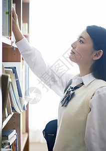 人物学校孤独的图书馆里的学生背景图片