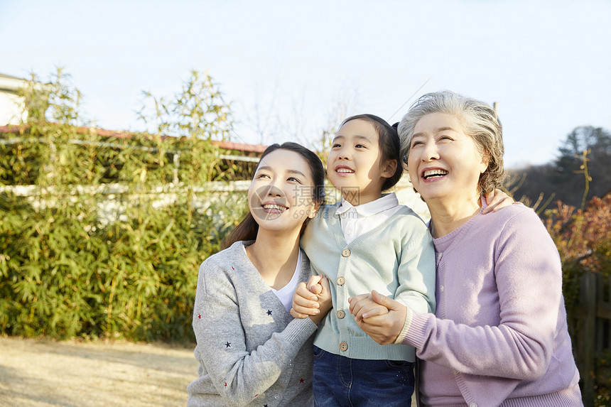 女孩负责人判断奶奶妈妈孙女女儿图片