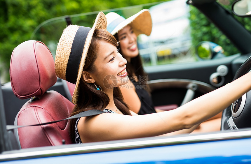 高兴户外旅游业在冲绳旅行的妇女图片
