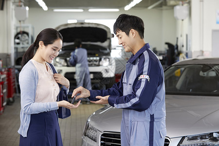 女顾客来汽车修理店修车韩国人高清图片素材