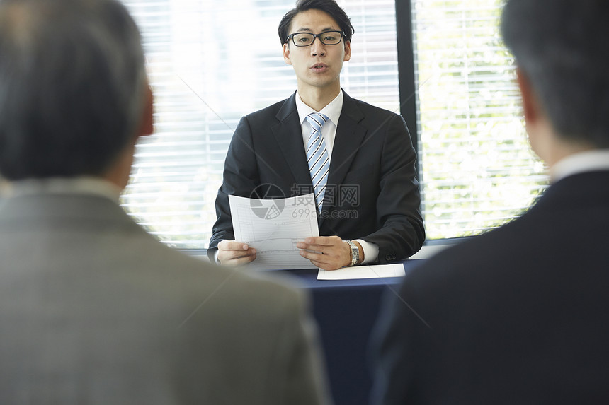 理事会商务面试男士图片