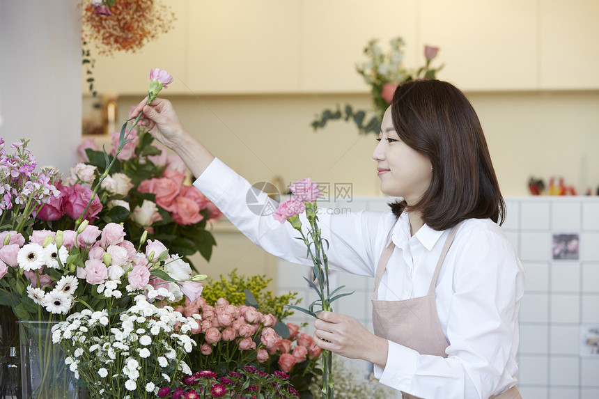 近距离评价植物花店年轻女子韩国人图片