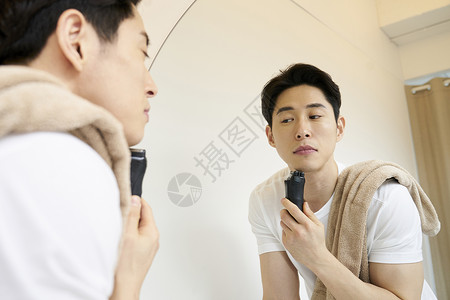 在内反射动作卫生间生活成熟男韩国人图片