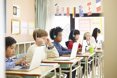 国际学校在线课程女孩高清图片素材