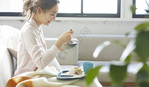 减肥女士们营养的喜欢时尚家常餐的女图片