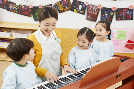 韩国仪器女孩幼儿园孩子老师韩语键盘乐器高清图片素材