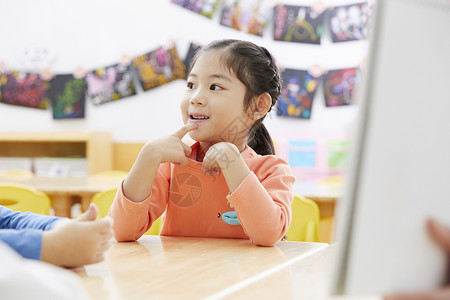 在内近距离判断儿童幼儿园幼儿园韩语背景图片