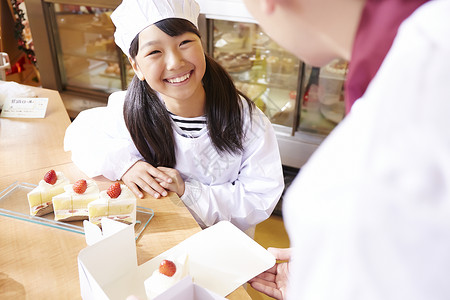 填满盒子小学生字节帮助蛋糕商店工作的孩子图片