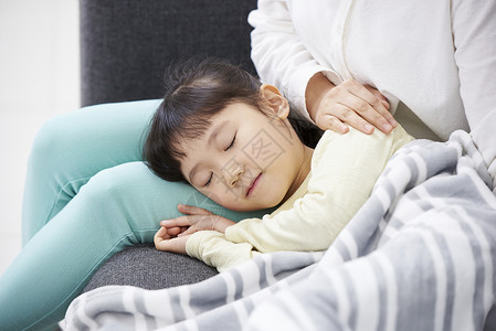 躺下前视图超时住房生活家庭母亲女儿韩国人图片