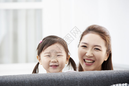 毒蛇沙发30岁住房生活家庭母亲女儿韩国人图片