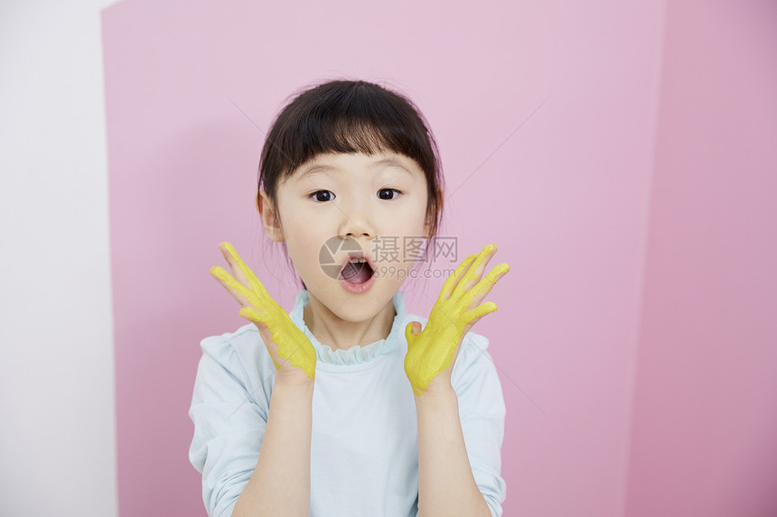 半身像打破表示手油漆女孩韩国人图片