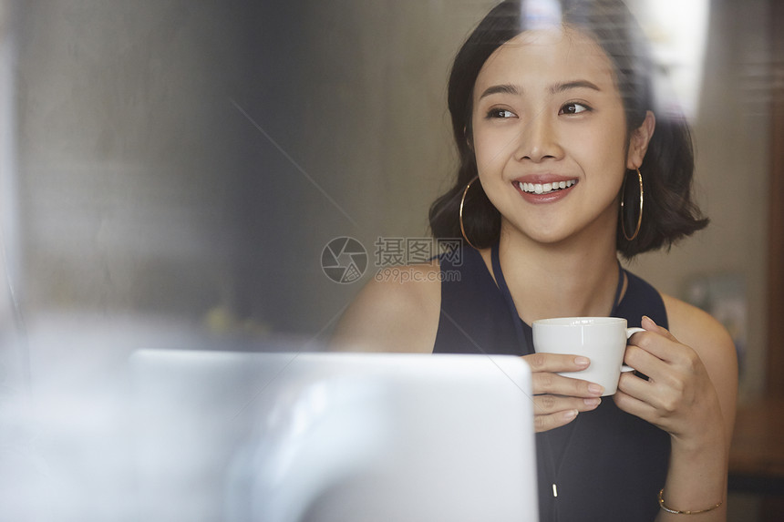 职业女午饭时间亚洲人女人商务咖啡馆图片