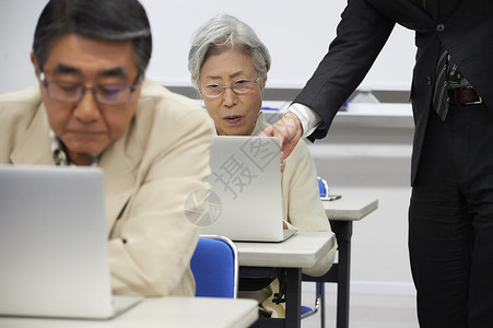 留白能力电脑室高级参加讲座女孩高清图片素材