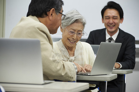 七十年代审问60多岁高级参加讲座图片