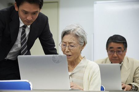 电脑室教学70几岁高级参加讲座职位要求高清图片素材