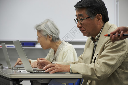 个人计算机初学者30多岁高级参加讲座女人高清图片素材