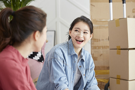 快乐室友合租屋年轻女子背景图片