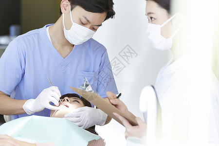 保健男男人和女人牙医治疗图片