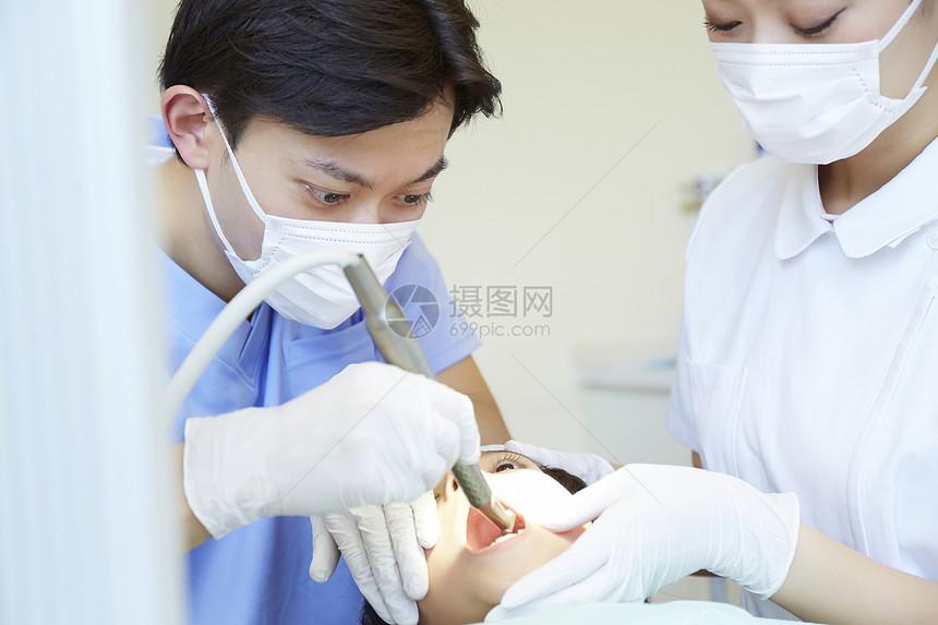 专业的牙科诊所医护团队图片