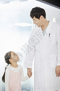牙科医生与病人小孩图片
