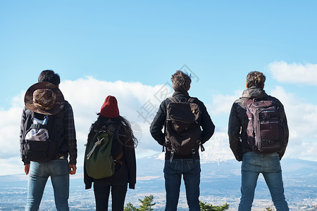 青春旅行者背包客富士山观看外国人图片