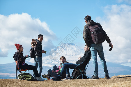 风景名胜女士们旅途富士山观看外国人乐趣高清图片素材