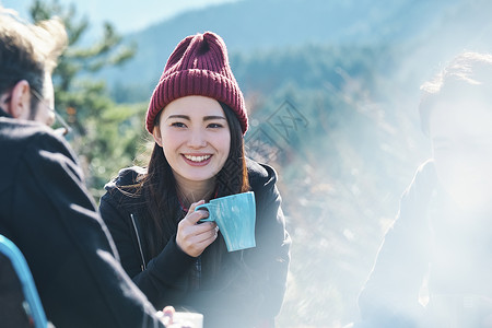 说话打破乐趣异形徒步旅行休息图片