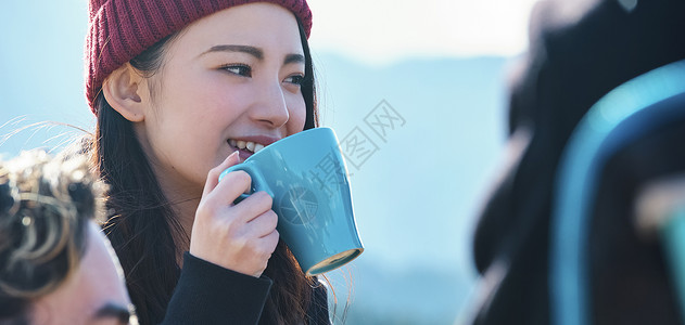 绝美的景色蓝蓝的天空户外异形徒步旅行休息图片