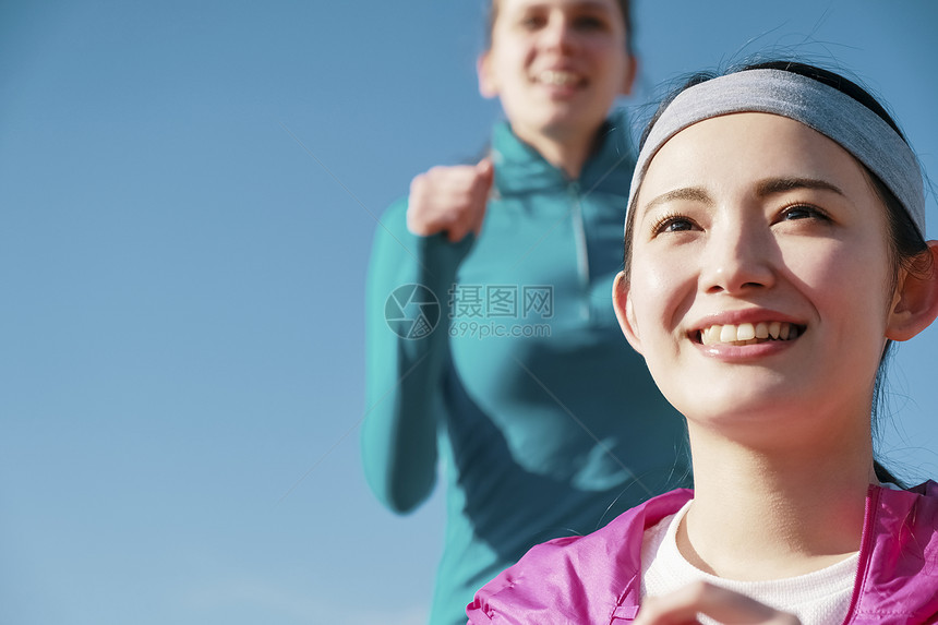 看运动装旅游业外国人女人跑图片