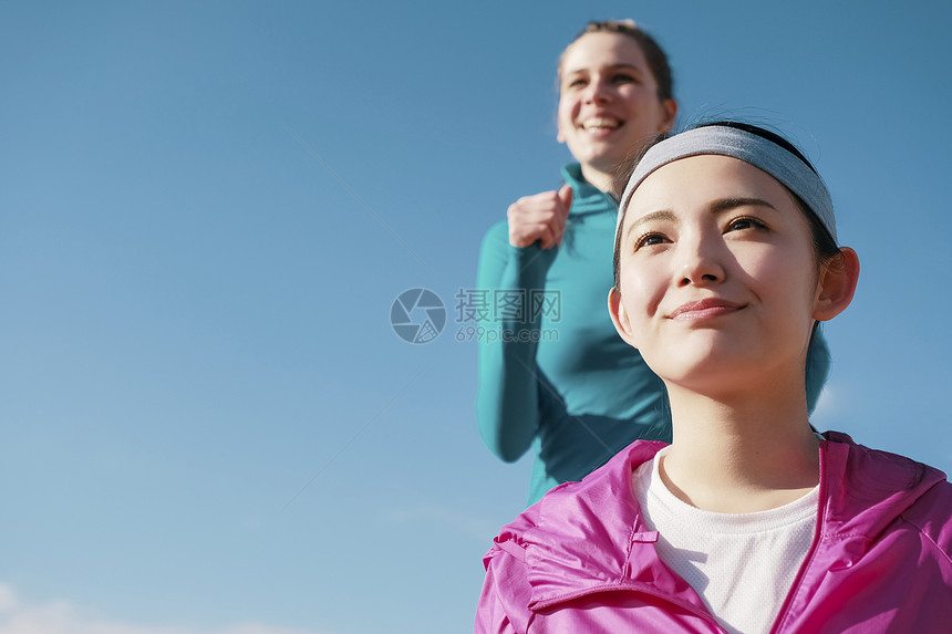 亚洲欣赏风景名胜外国人女人跑图片